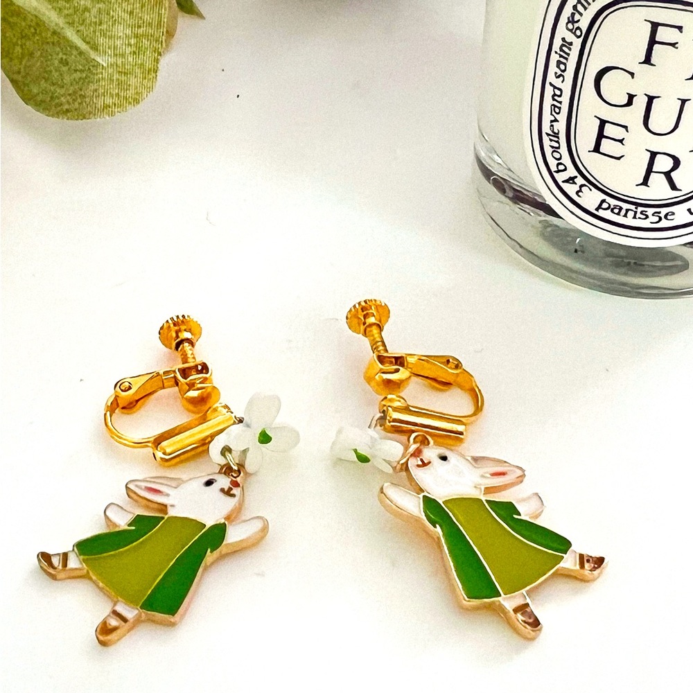 Ear clips